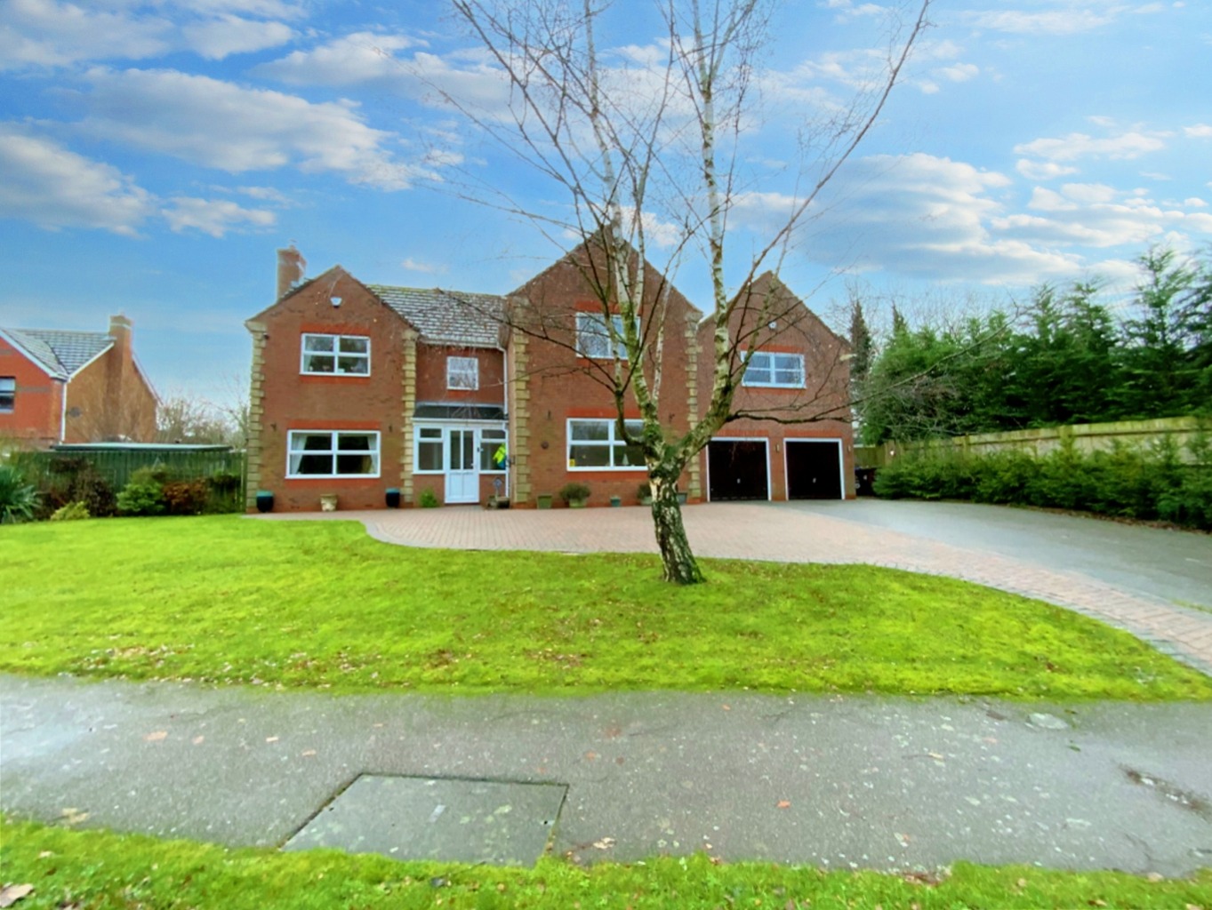 Five Bedroom Property For Sale in Daventry.